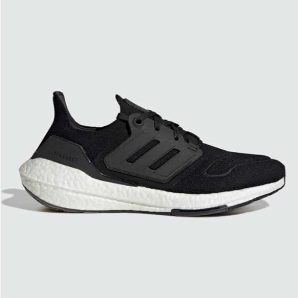 Adidas Men's Ultraboost 22 Shoes Black White Size 8 BRAND NEW